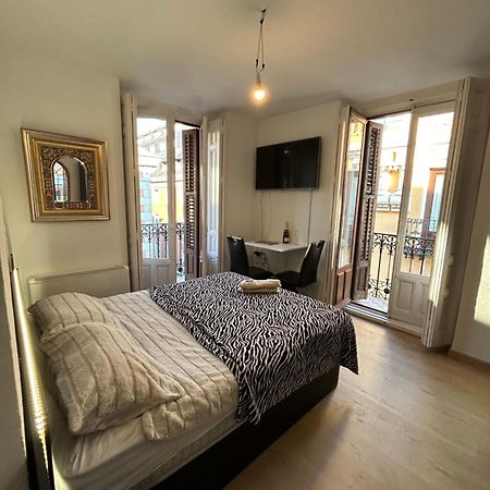 Room In Plaza Mayor Madrid Eksteriør bilde
