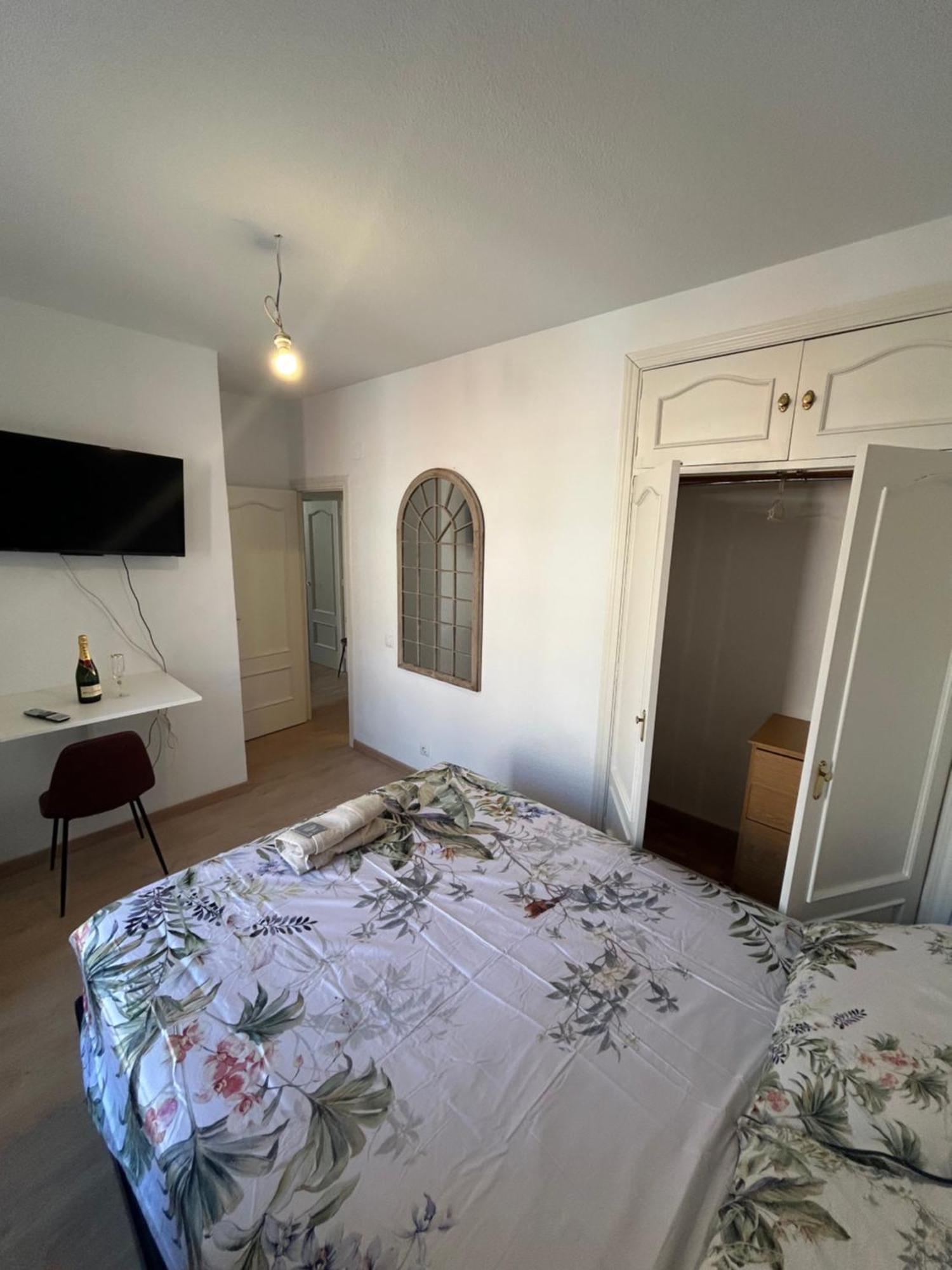 Room In Plaza Mayor Madrid Eksteriør bilde