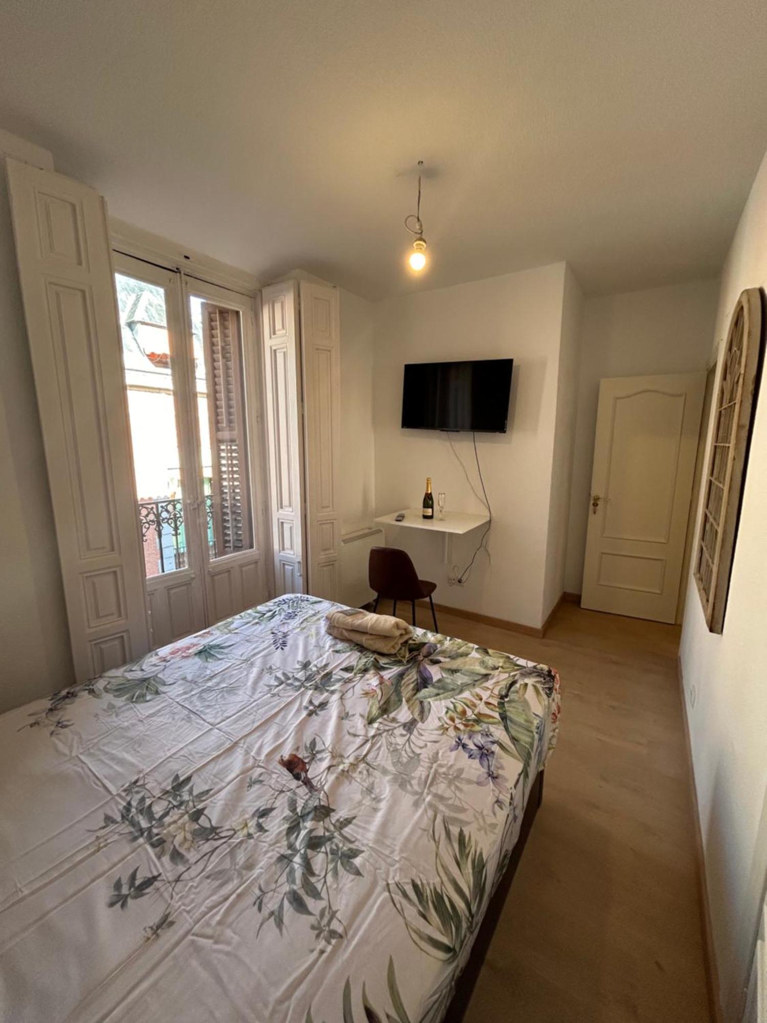 Room In Plaza Mayor Madrid Eksteriør bilde